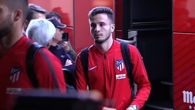 Vitolo es recibido en Sevilla a gritos de perro