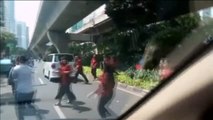 Momentos de pánico en Yakarta por el terremoto de 6,4 grados que ha sacudido la isla indonesia de Java
