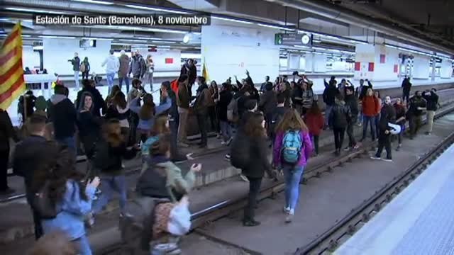 Citados nueve manifestantes que protestaron en la estación de Sants durante la huelga del 8-N