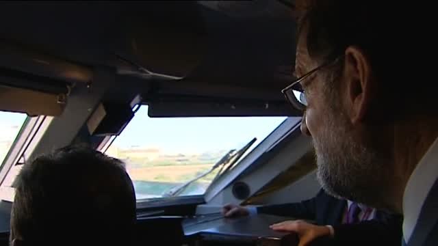 Rajoy inaugura el AVE Madrid-Castellón y llega con casi media hora de retraso