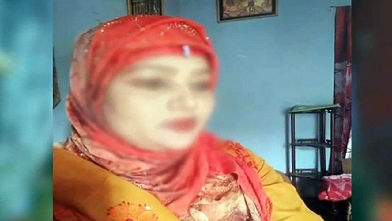 সোনার বাংলার আজব ঘটনা দেখুন ৫০ বছর বয়সী চাচী ভাতিজার হাত ধরে উধাও!