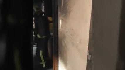 Salva su vida de un incendio al encerrarse en una habitación