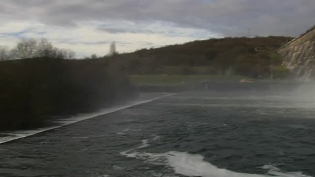 Los embalses gallegos abren sus compuertas