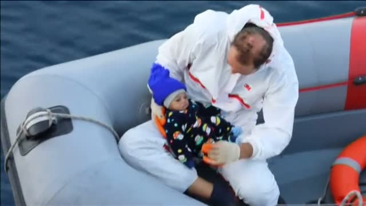 400 inmigrantes son rescatados por la guardia costera frente a las costas de Libia