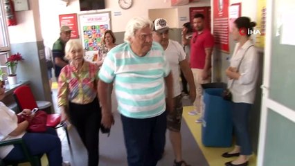 Yeşilçamın usta oyuncusu Cüneyt Arkın, oyunu kullandı