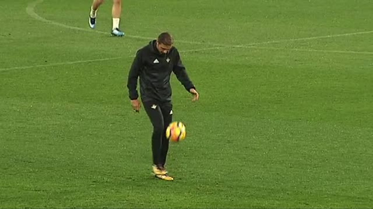 El Betis prepara el partido ante el Leganés bajo un aguacero