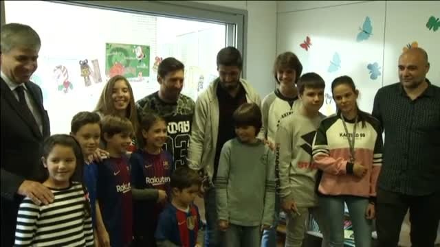 Messi y Suárez se adelantan a los Reyes Magos en este hospital infantil