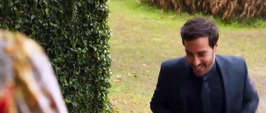 Clip de vídeo de El cuento de las comadrejas , de Juan José Campanella, con Clara Lago y su excelente acento argentino