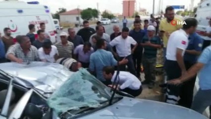 Aksaray'da otomobil direğe çarptı: 3 ölü