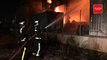 Los bomberos siguen rematando un incendio industrial en Madrid