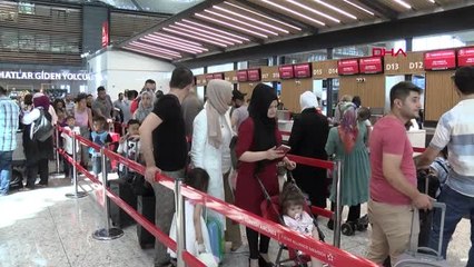İSTANBUL- İSTANBUL HAVALİMANINDA SEÇİM YOĞUNLUĞU