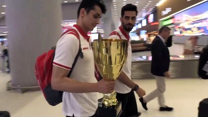 Şampiyon voleybolcular yurda döndü - İSTANBUL