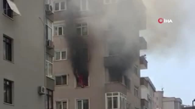 Kadıköy'de hayatını kaybeden çiftin akrabaları cenaze aracının başında gözyaşlarına boğuldu