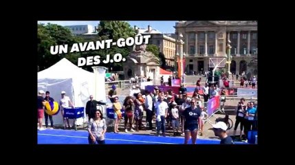 Скачать видео: La place de la Concorde transformée en terrain de Jeux olympiques