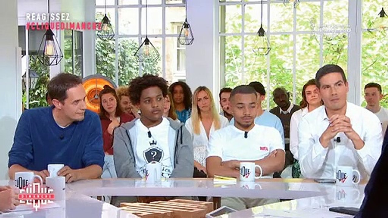 Mouloud Achour a fait ses adieux à "Clique Dimanche" ce midi avant d' arriver en quotidienne à la rentrée à 20h sur Canal Plus