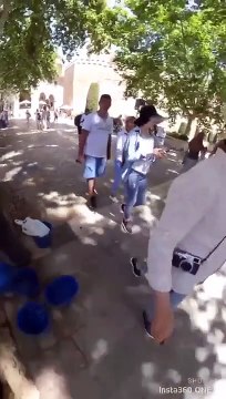 Ce touriste surprend des pickpockets qui volent sa femme !