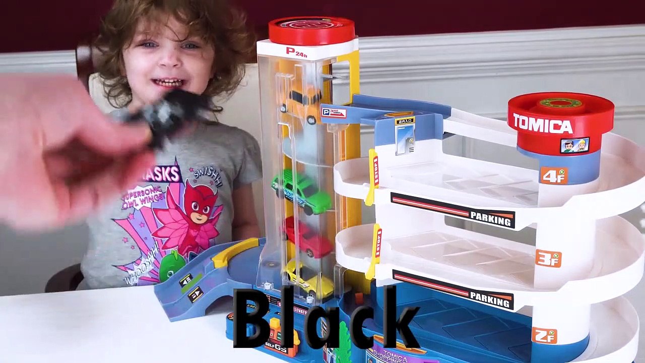 Genevieve teaches Colors while Playing with Tomica Toy Car playset!