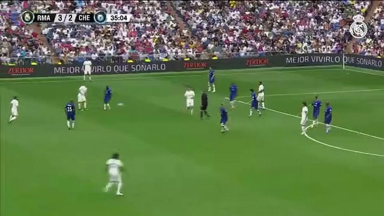 Gol de Karembeu en el partido de leyendas Real Madrid - Chelsea