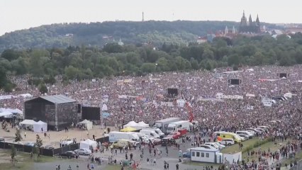 Cientos de miles exigen en Praga la dimisión del primer ministro checo.