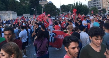 Ekrem İmamoğlu sevinci İBB önüne taştı!