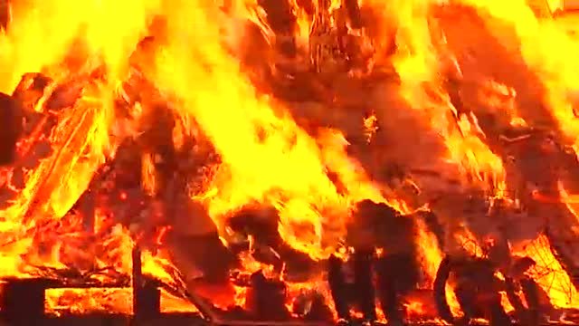 Comienzan a arder las hogueras de San Juan