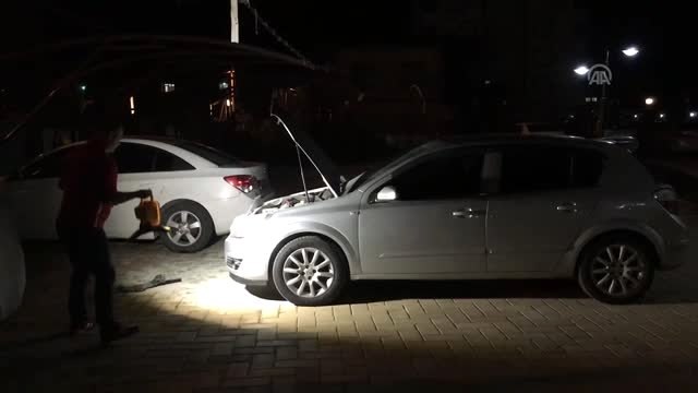 Polis memurunun aracı kundaklandı