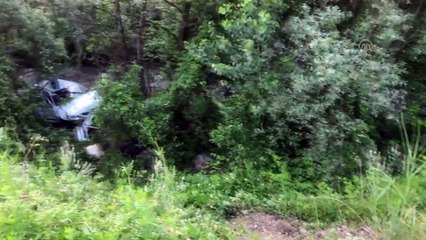 Otomobil çaya devrildi: 6 yaralı - KARABÜK