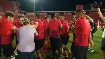 Los jugadores del RCD Mallorca celebran el ascenso a Primera División
