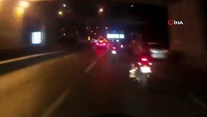 E-5 karayolunda bir anda şerit değiştiren otomobilin sebep olduğu kaza kamerada