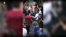 Napoli, violenta rissa in strada: uomo prende a calci una ragazza. Il video è al vaglio della polizia | Notizie.it