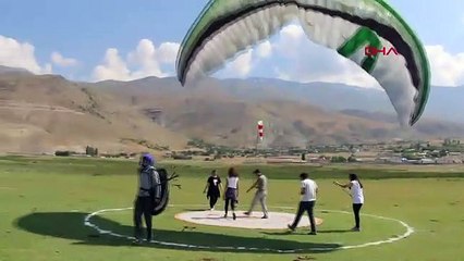 Yamaç paraşütçüleri Erzincan’da yarıştı