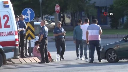 Kaza yapan araçtan çıkan çocuklar gözyaşlarına boğuldu