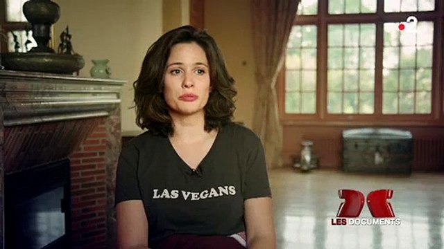 La comédienne de Clem , Lucie Lucas, s'exprime sur la fin du monde dans le magazine Complément d'enquête sur France 2 - VIDEO