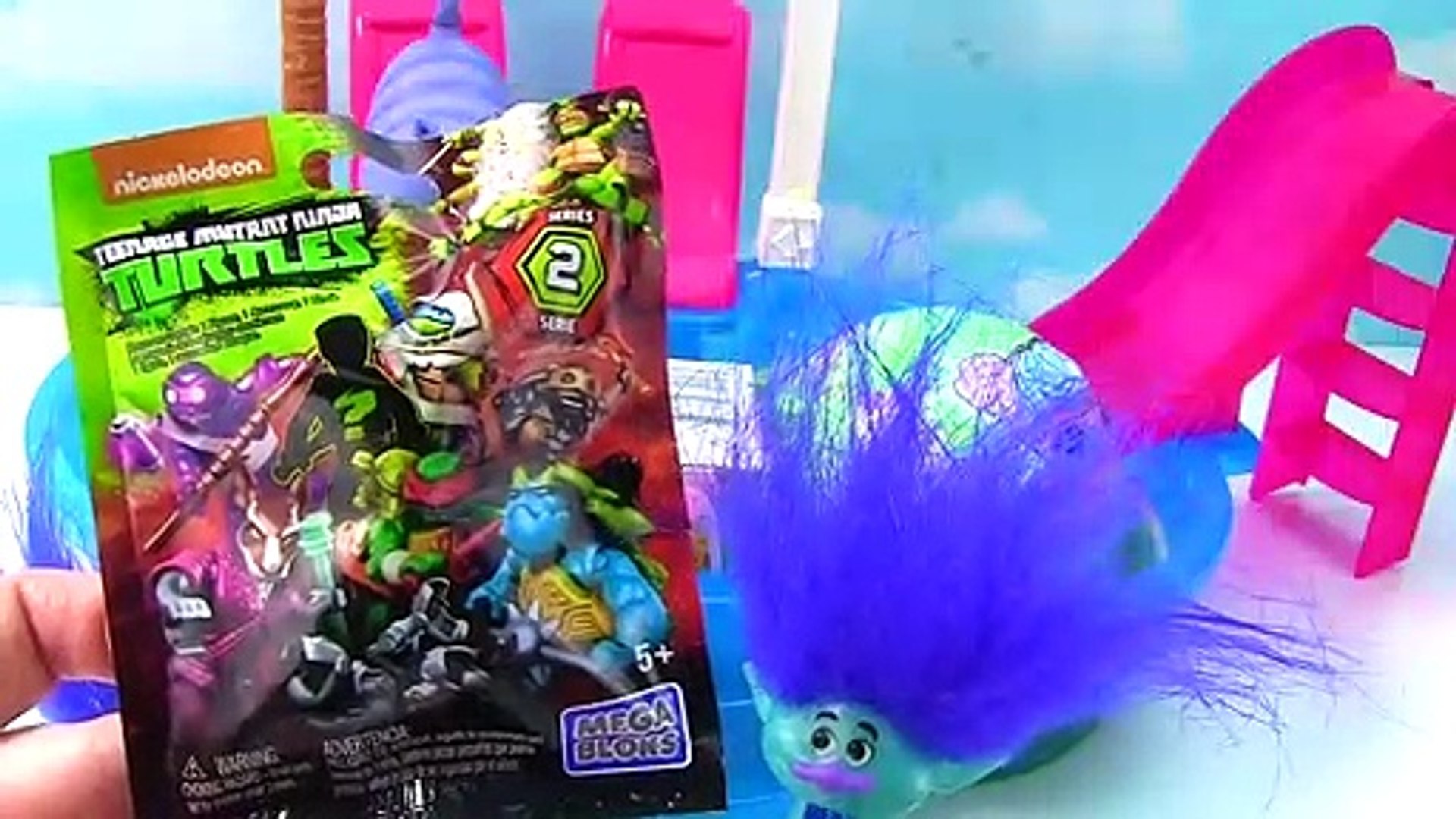 ⁣Trolls Poppy & The Secret Life of Pets Dive for Toys