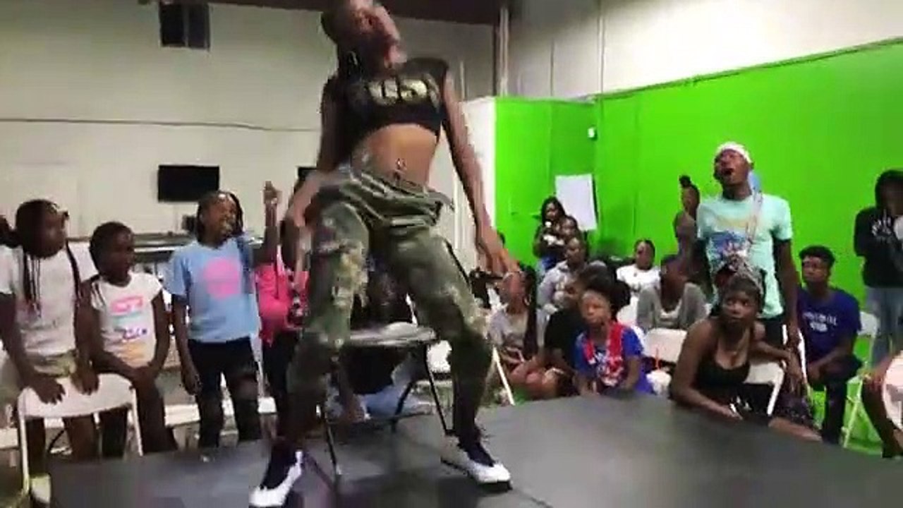 GIRL VS BOY BATTLE IS LIVE AT FREESTYLE FRIDAY_