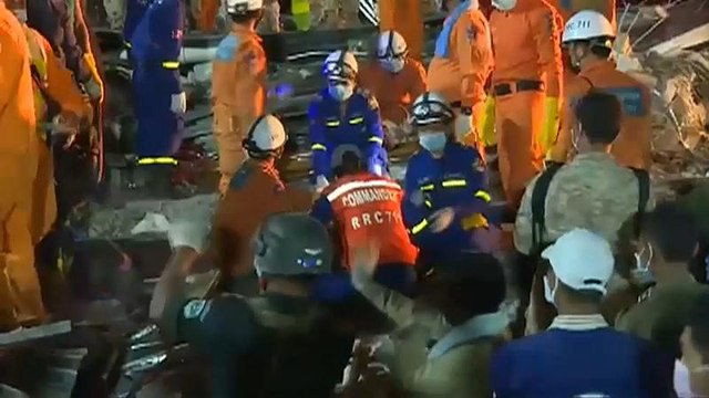 28 mortos em desabamento de prédio no Camboja