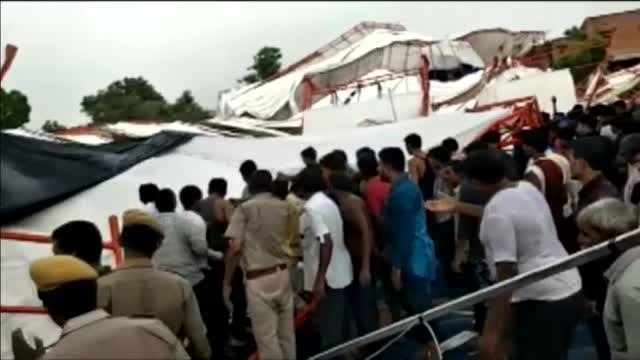 Al menos 14 muertos y 50 heridos tras el derrumbe de una carpa en la India