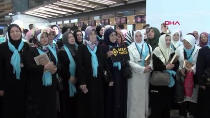 ŞEHİT YAKINLARI VE GAZİLER UMREYE GİTTİ