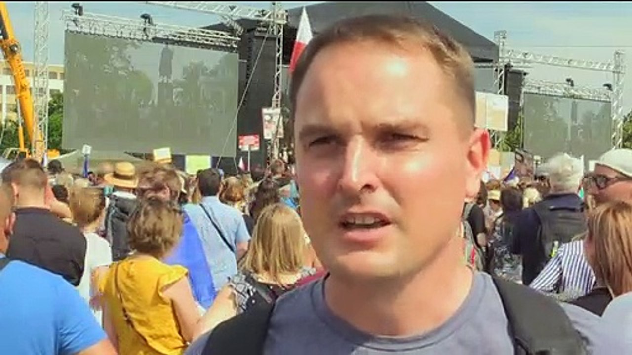 Manifestation monstre à Prague pour réclamer le départ du Premier ministre tchèque