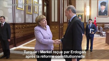 Turquie: Merkel préoccupée par la liberté d'expression