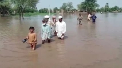 Pakistan'da sel: Yüzlerce insan tahliye edildi