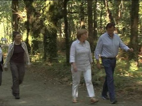 Merkel y Rajoy recorren un tramo del Camino de Santiago