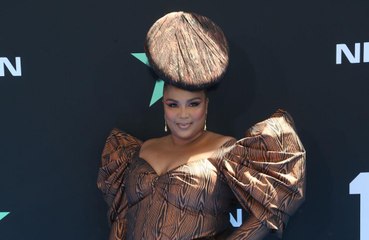 Lizzo's head-piece was 'hand-painted' an hour before BET Awards