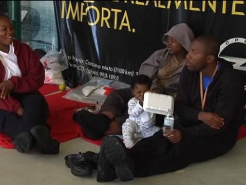 Prosigue el traslado de inmigrantes desde Tarifa a centros de internamiento de toda España