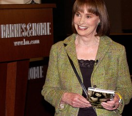 Gloria Vanderbilt, Fashion Icon Dead at 95