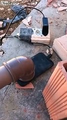Enceinte connectée sur le chantier... Iphone et Tuyau !