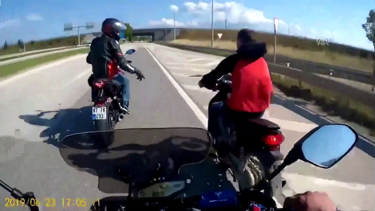 Çaldığı motosikletle otobanda böyle yakalandı!
