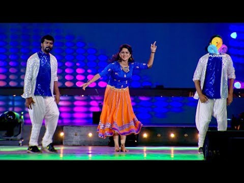 വേദിയെ ഒന്നാകെ ഇളക്കി മറിച്ച് അടിപൊളി നൃത്ത ചുവടുകളുമായി സ്വാസിക | FIFA 2018 | Viral Cuts | Flowers