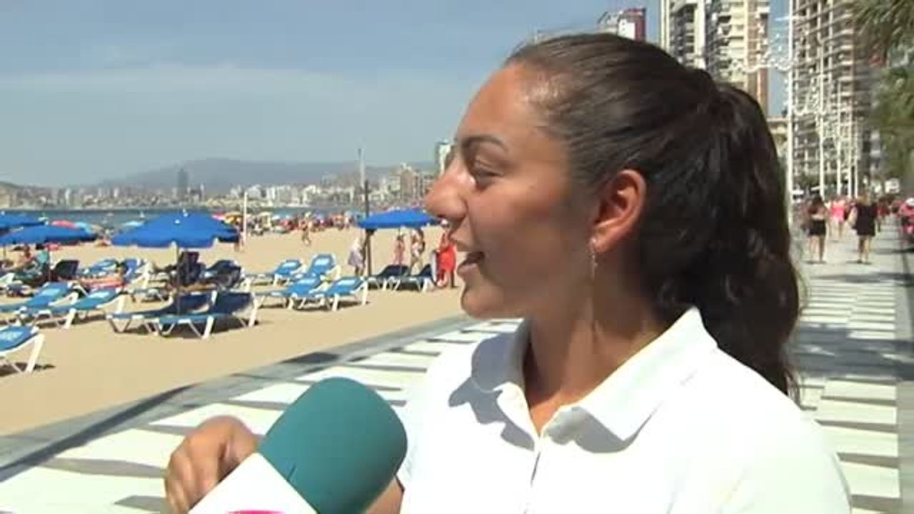 Siete personas sufren picaduras de dos carabelas portuguesas en Benidorm