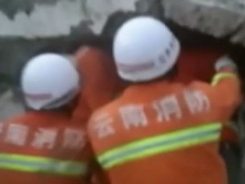 Rescates milagrosos bajo los escombros en China